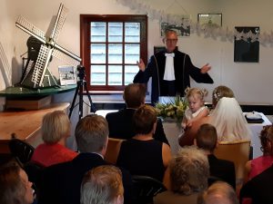 Buitengewoon Ambtenaar Burgerlijke stand in molen Woldzigt Roderwolde