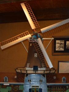 Voorbeeld molen in rouwstand model in Olie- en Korenmolen Woldzigt -Roderwolde