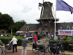 Drentse Fiets4Daagse 2017 doet Olie- en Korenmolen Woldzigt - Roderwolde aan